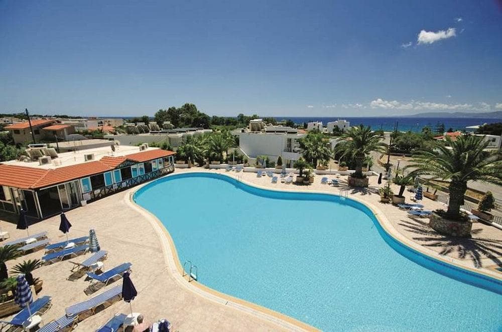 Coliseum Studios & Apartments