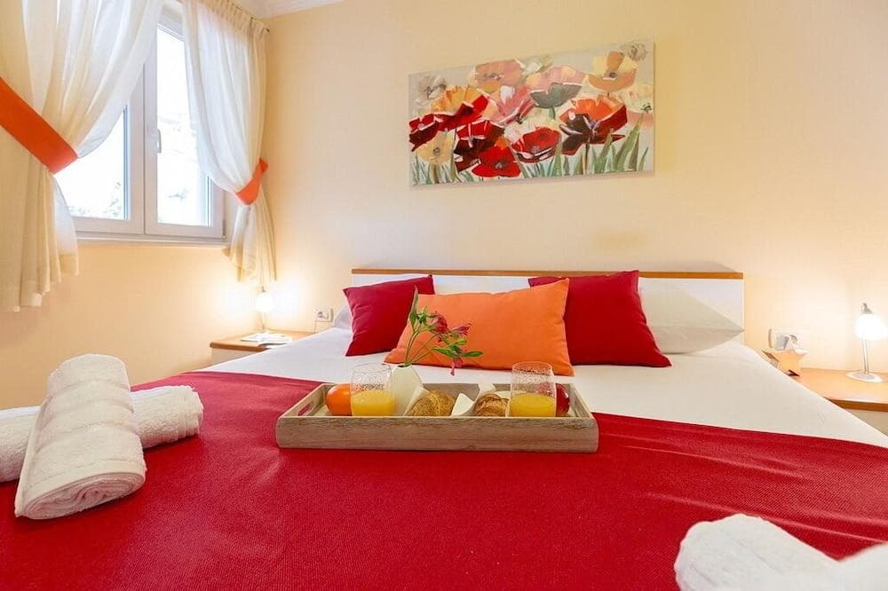 Leona & Borna's Central Lapad Suites