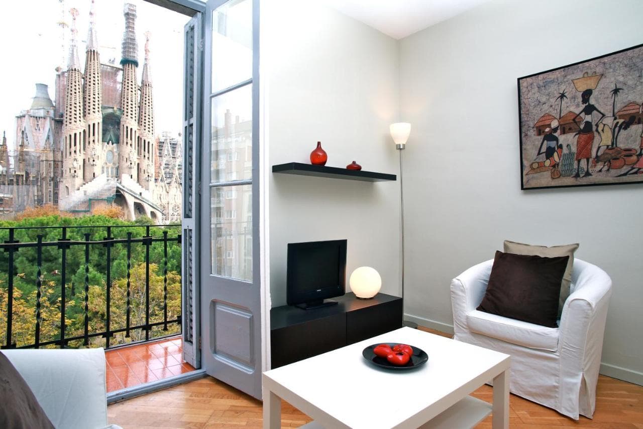 Barcelonaforrent Plaza Sagrada Familia