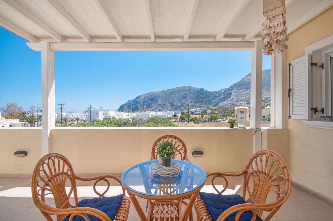 Veldi Art - Kamari Beach Apartment