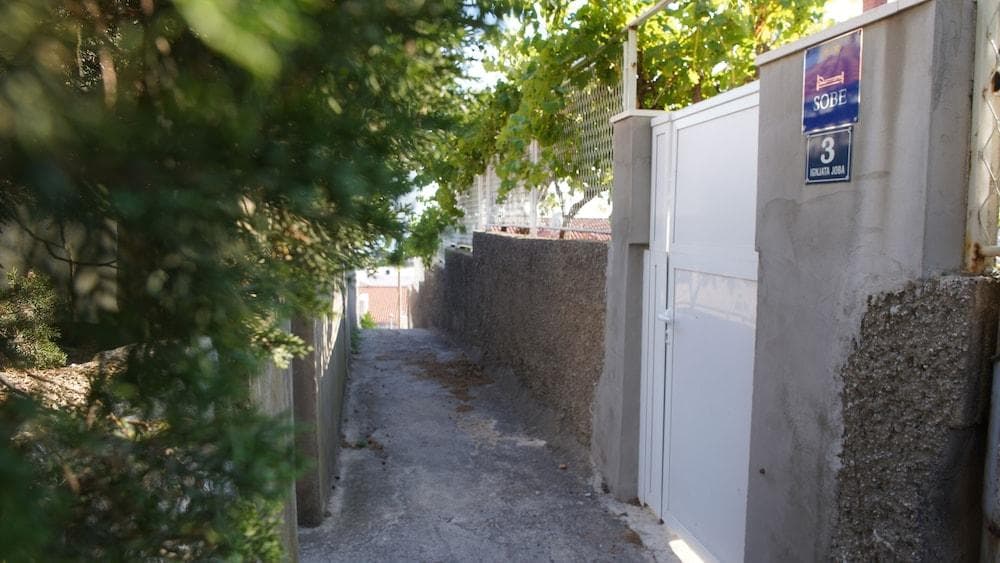 Serious Job Apartment