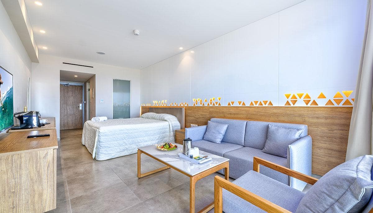 Tasia Maris Seasons Hotel