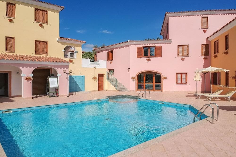 Cala Viola Trilo 1.5km with Shared Pool