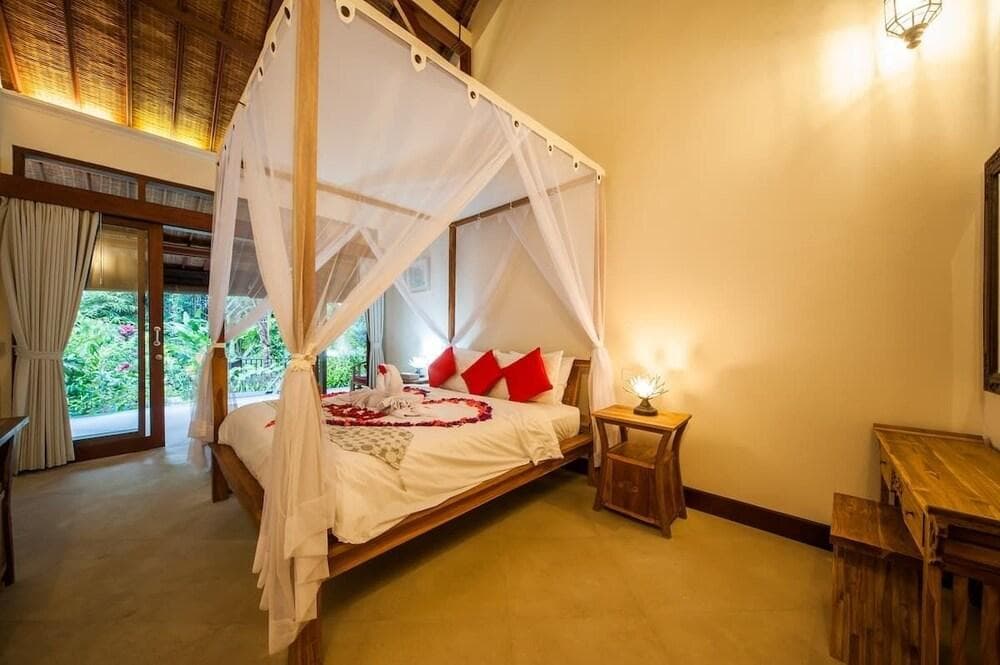 Infinity Jungle View Aashaya Villa Ubud