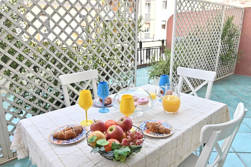 Izzhome Holiday Terrace