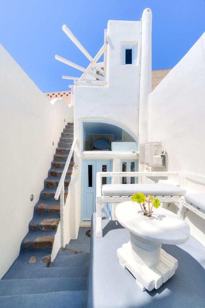 Christinas Cave House