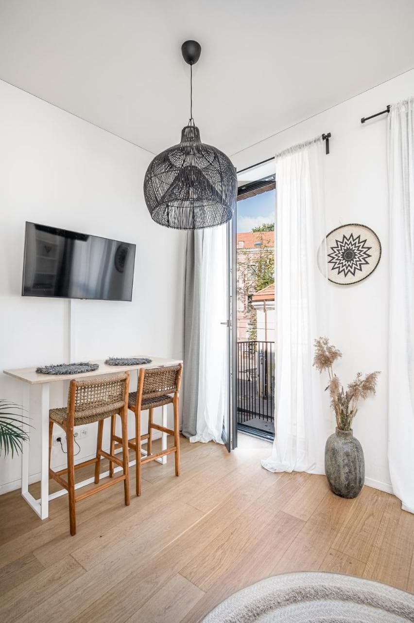 Bali Style Apartment with Balcony Near Gates of Dawn