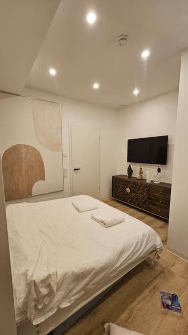 Ug Neubau City Wohnung (Privatpool + Gym + 2tes Bad Buchbar)