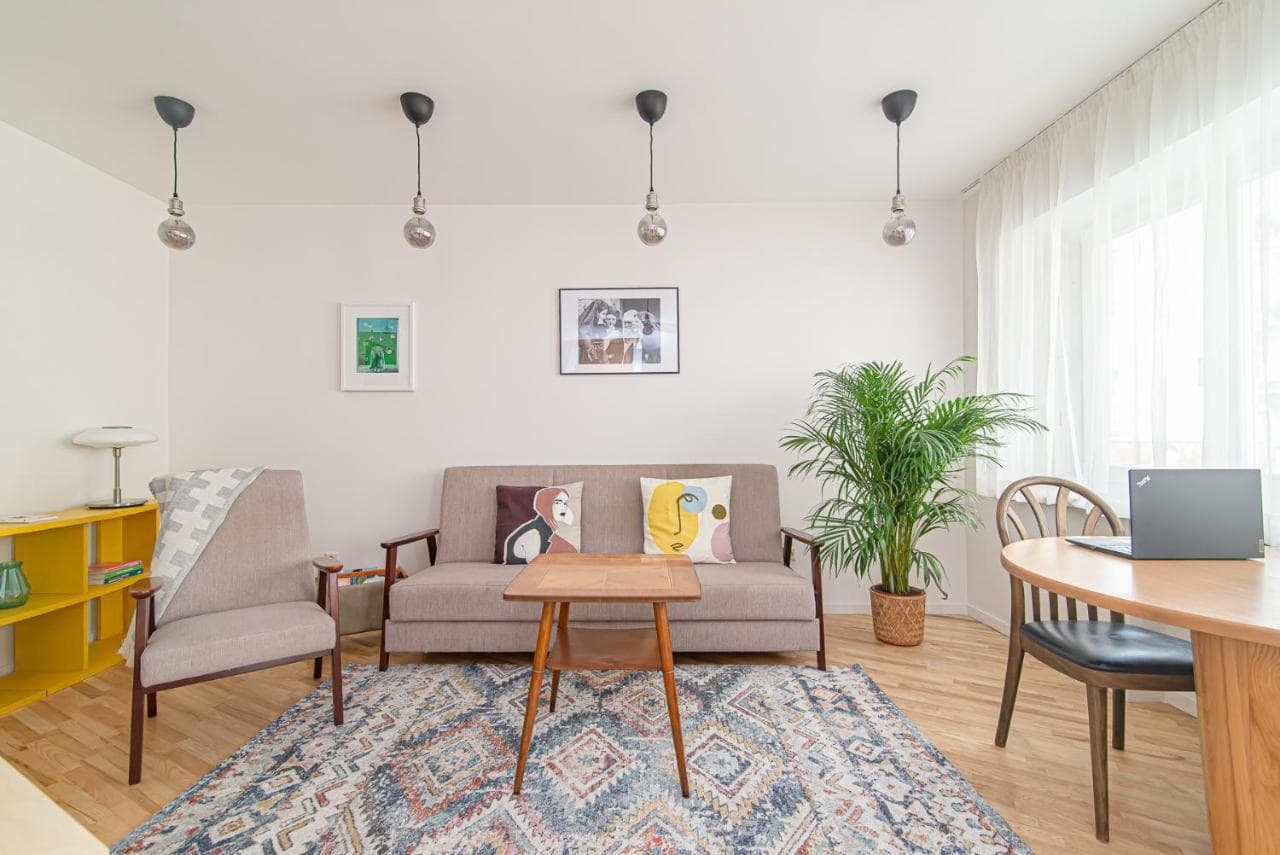 Slow-Down, Relax, Take It Easy in Artsy Oasy