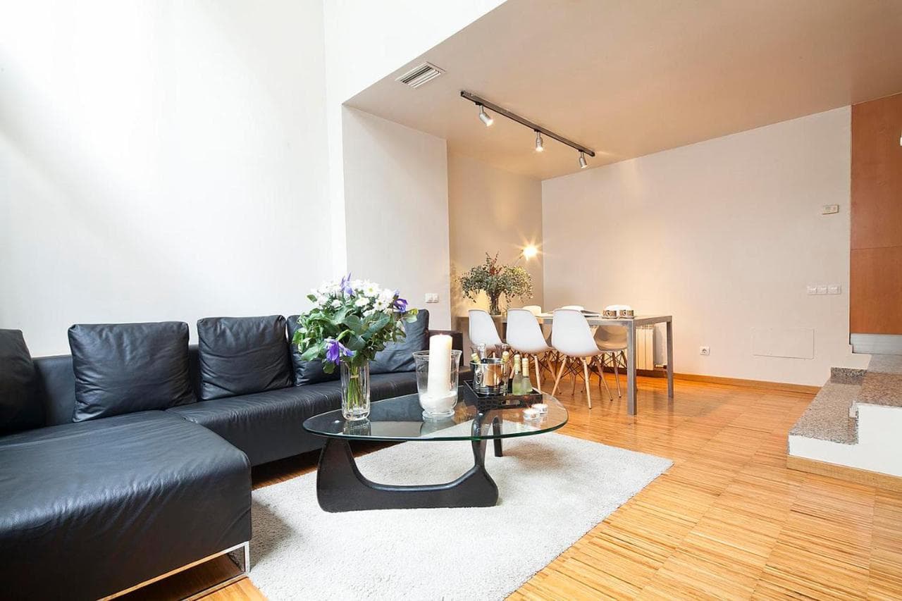 My Space Emirates - Charming Duplex in Barcelona Ideal for Families Or Friends