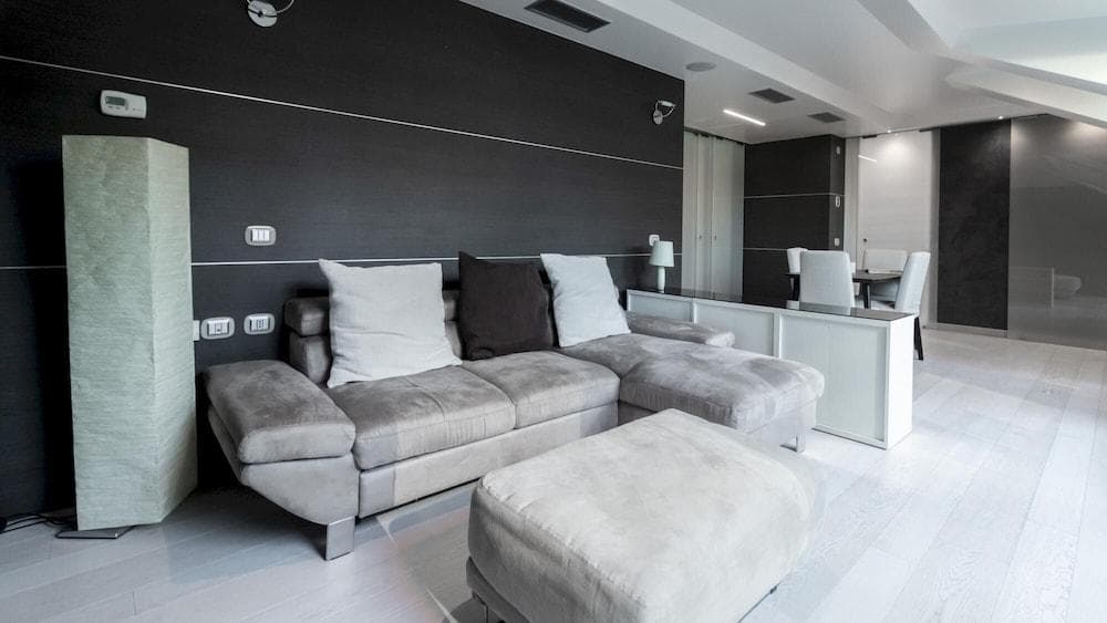 Italianway - Corso Venezia 7 - Traviata