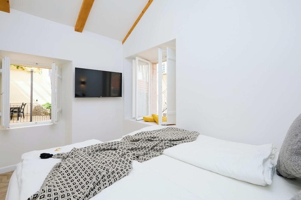 Black Water Bay House