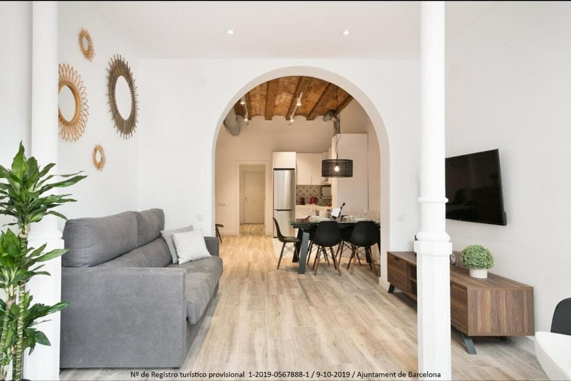 Catalonia Square Terrace & 5 Bathrooms 5bd-5bth