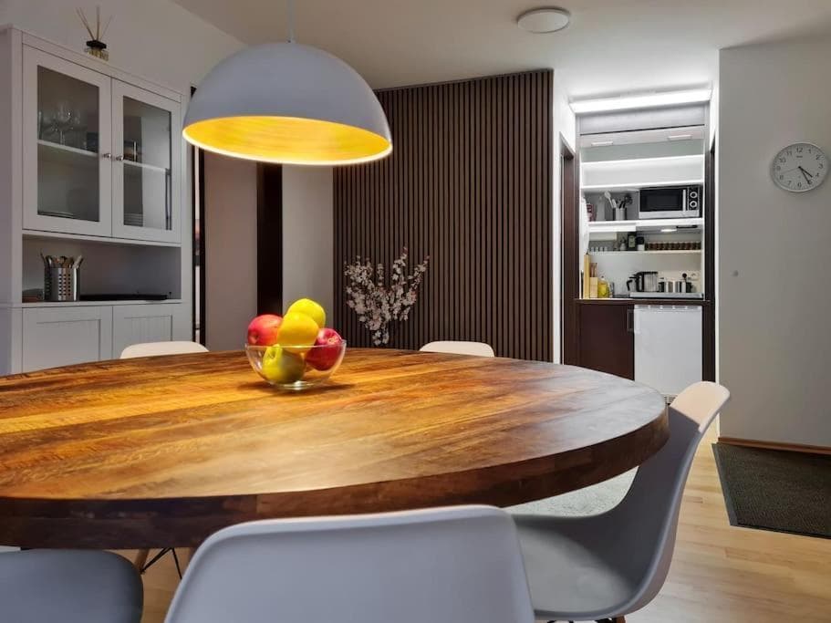 Sweet Home, Central & Quiet