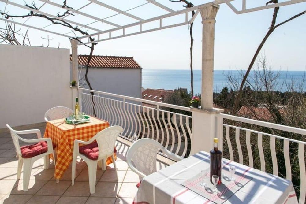 Apartment Angelina - Three Bedroom Apartment with Balcony And Sea View