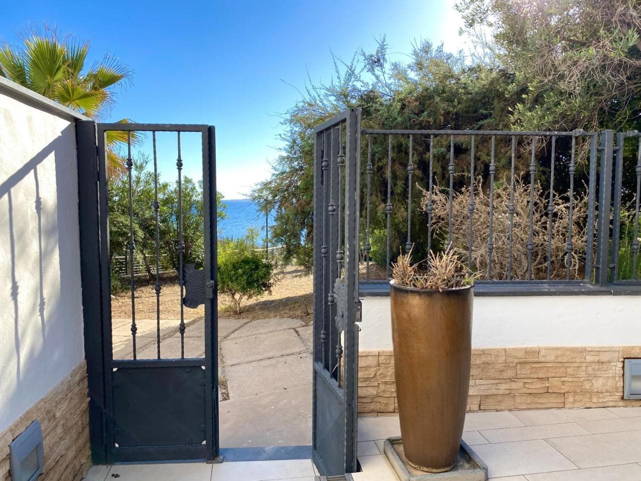 Casa Giunicchi, Un Gioiello Fronte Mare