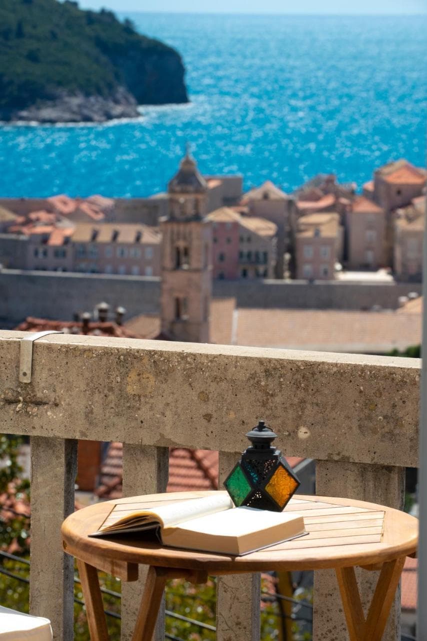 Apartment Summer Wind