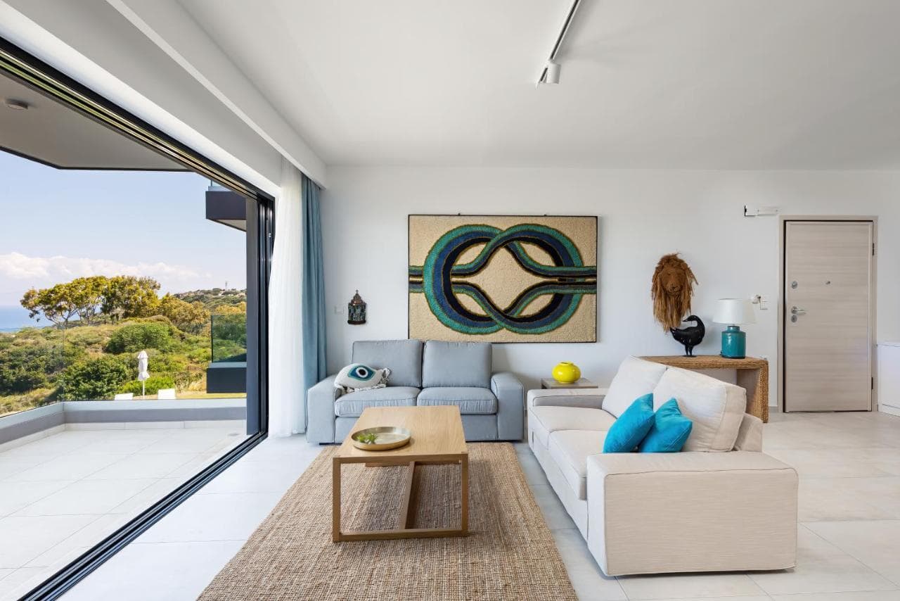 Aquarama Pool Apt. - Blue