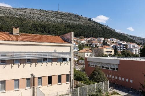 Sun Apartment with Free Parking