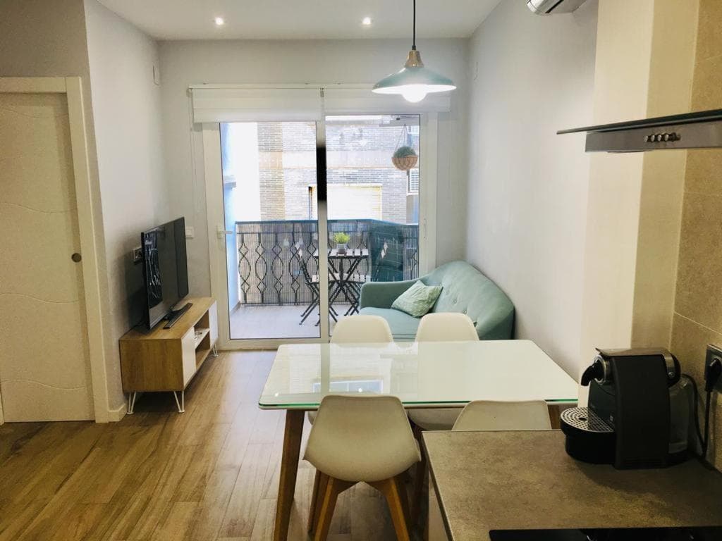 Apartamento a 50 Mts Playa Con Piscina En Blanes Muy Centrico Y Acogedor.