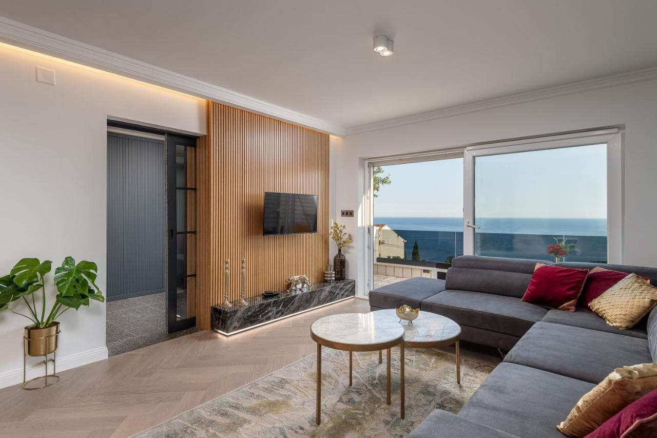 Insula Luxury Apartment