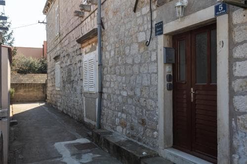 Orange Apartment with Free Parking