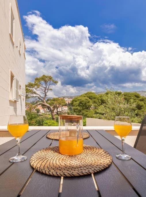 Stylish Two Bedroom Apartment&Garage Parking Place