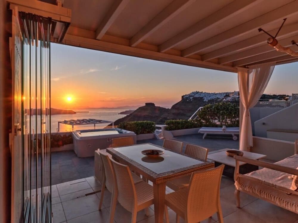 Sunset View Villa Santorini with Outdoor Jacuzzi