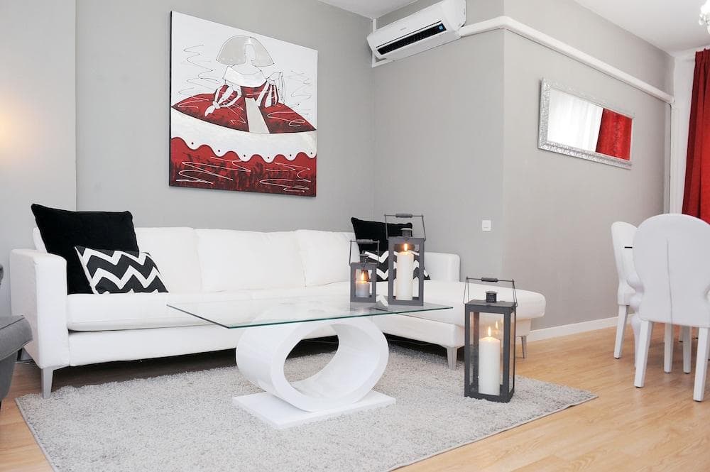 Amazing City Center Apartment