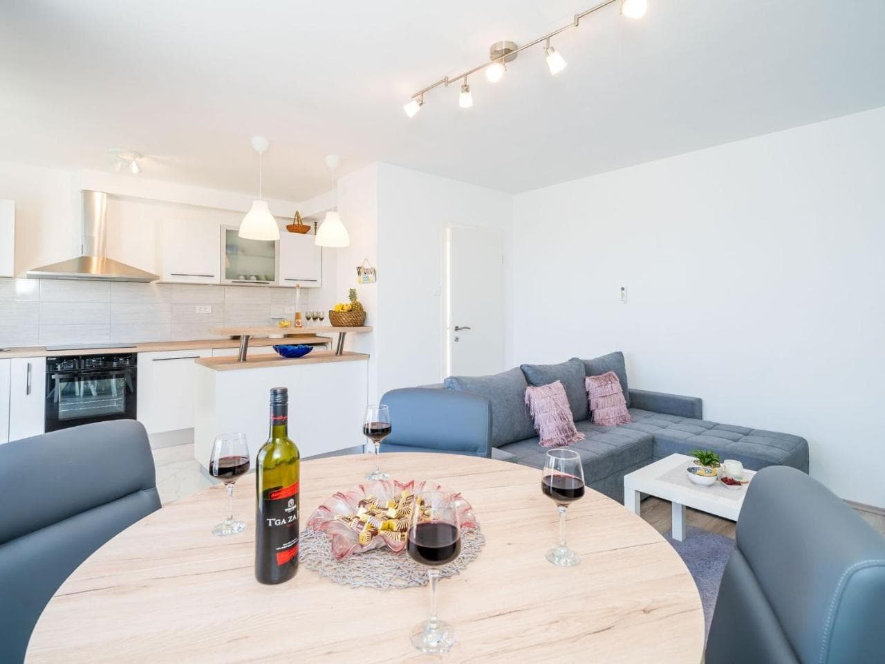 Apartment Cvjetkovi - Two Bedroom Apartment with Terrace And Sea View