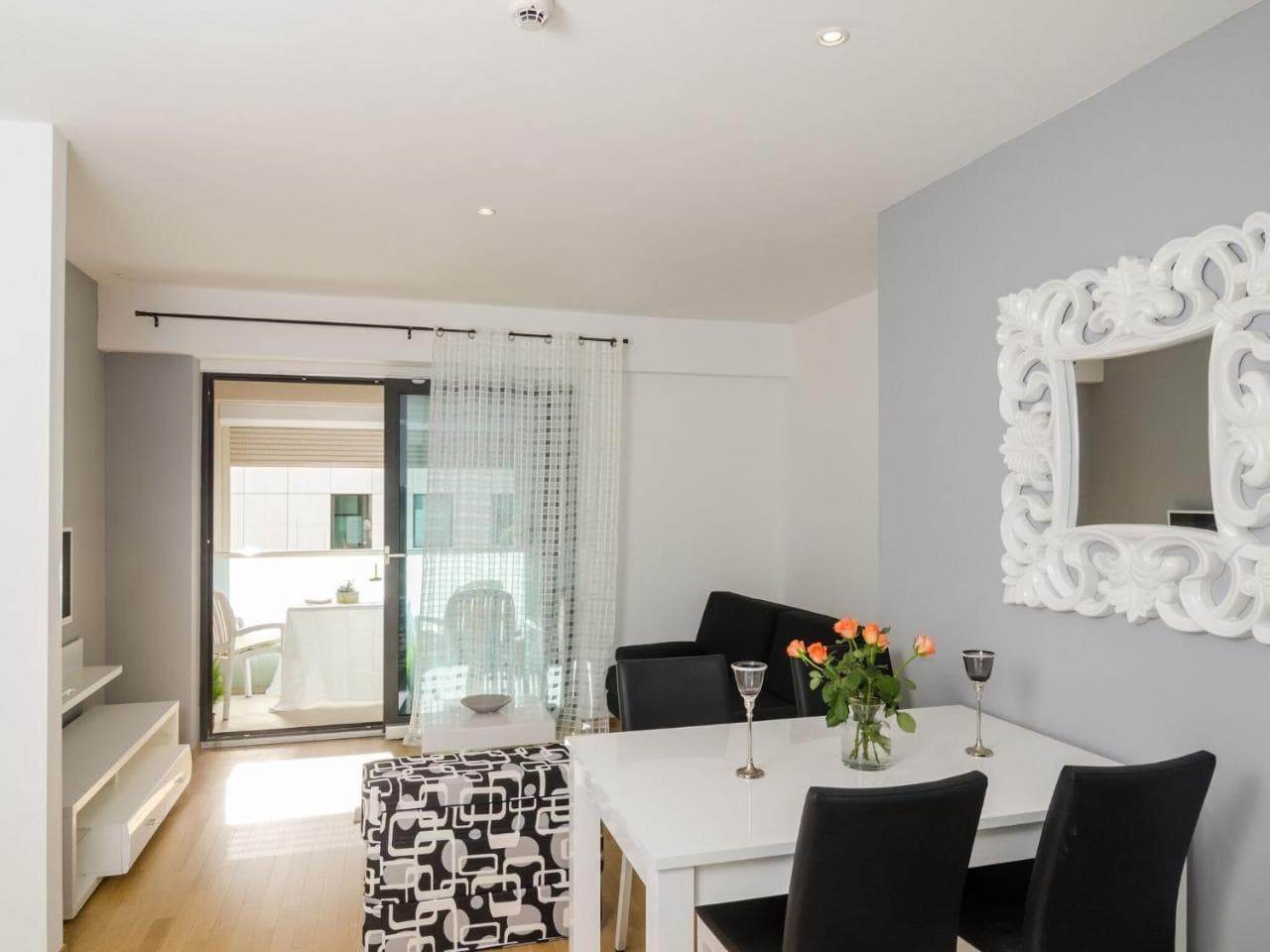 1 Bedroom Apartment with Balcony