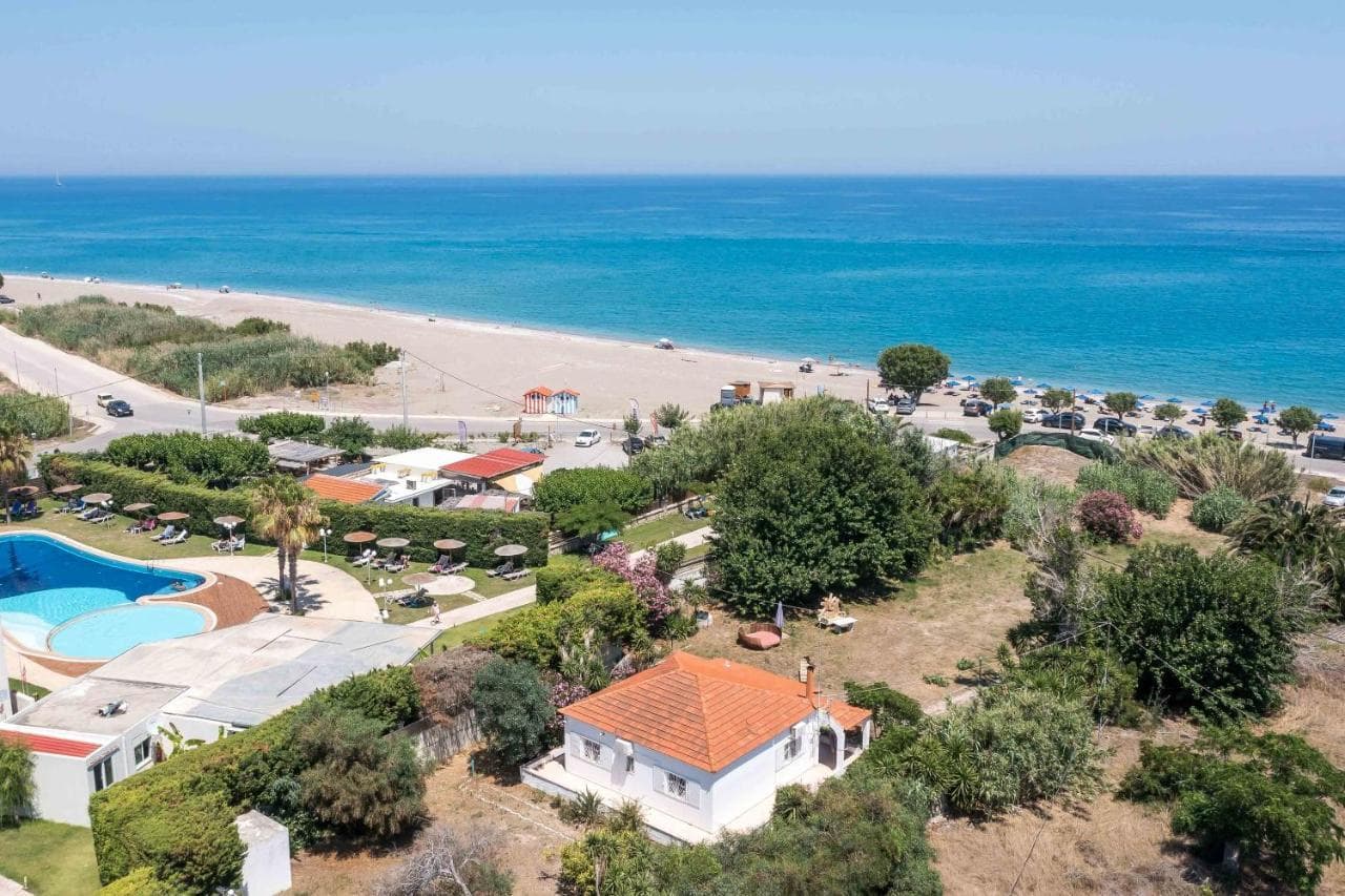 Tinas Dreams by the Sea