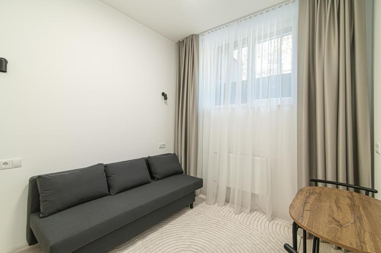 Shortstopstudent (Adults Only)