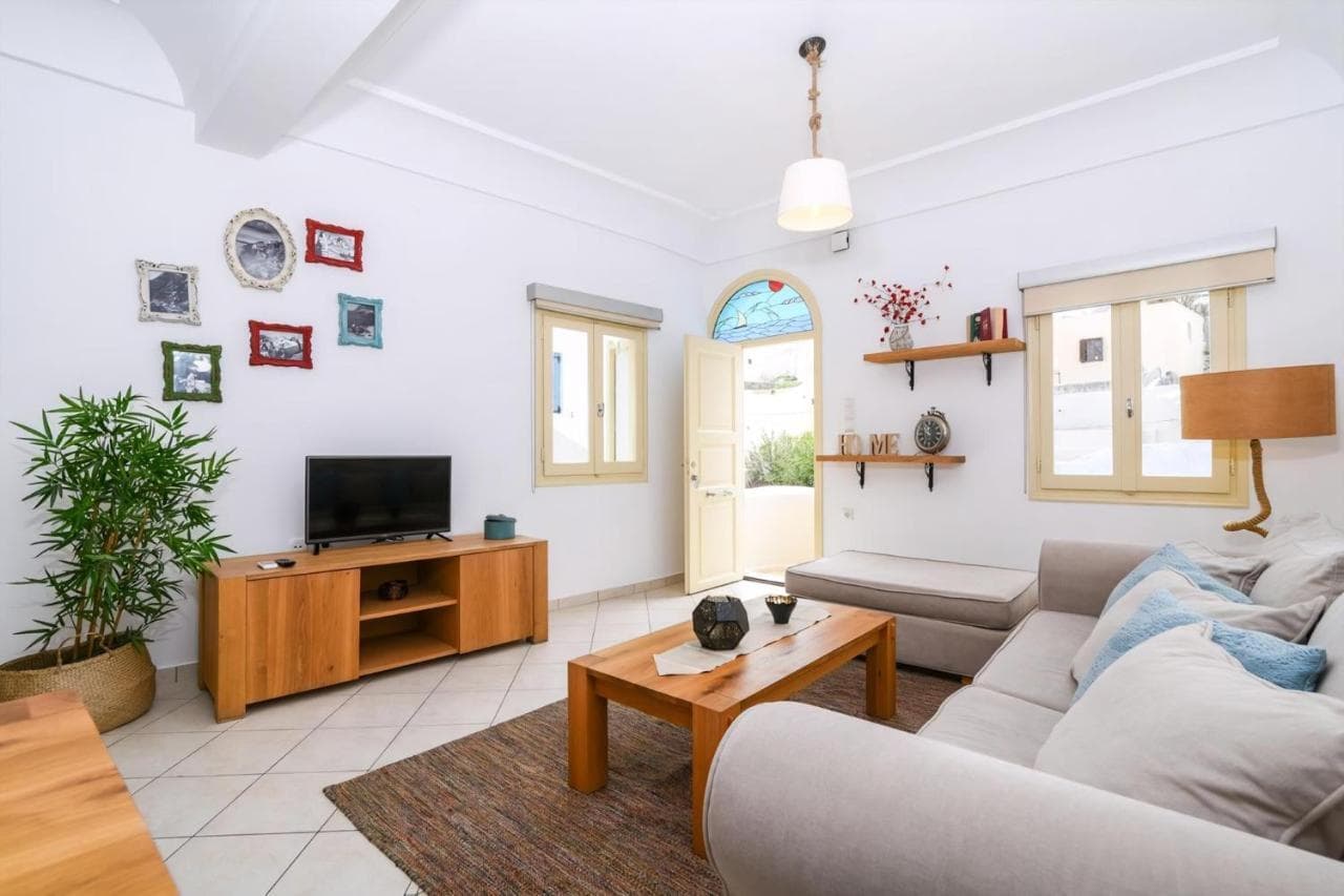 Deluxe Santorini Villa Villa Sunset Santorini 1 Bedroom Outdoor Jacuzzi & Beautiful Views Fira