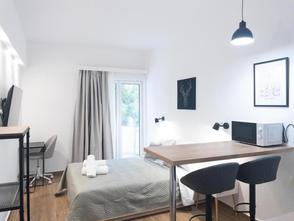 Gravity Downtown Balcony Studio (Adults Only)