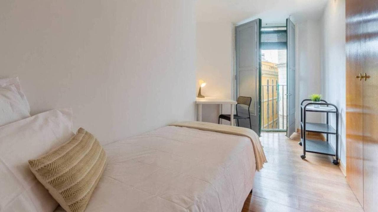 32ara1086 - Newly Refurbished 3br Flat