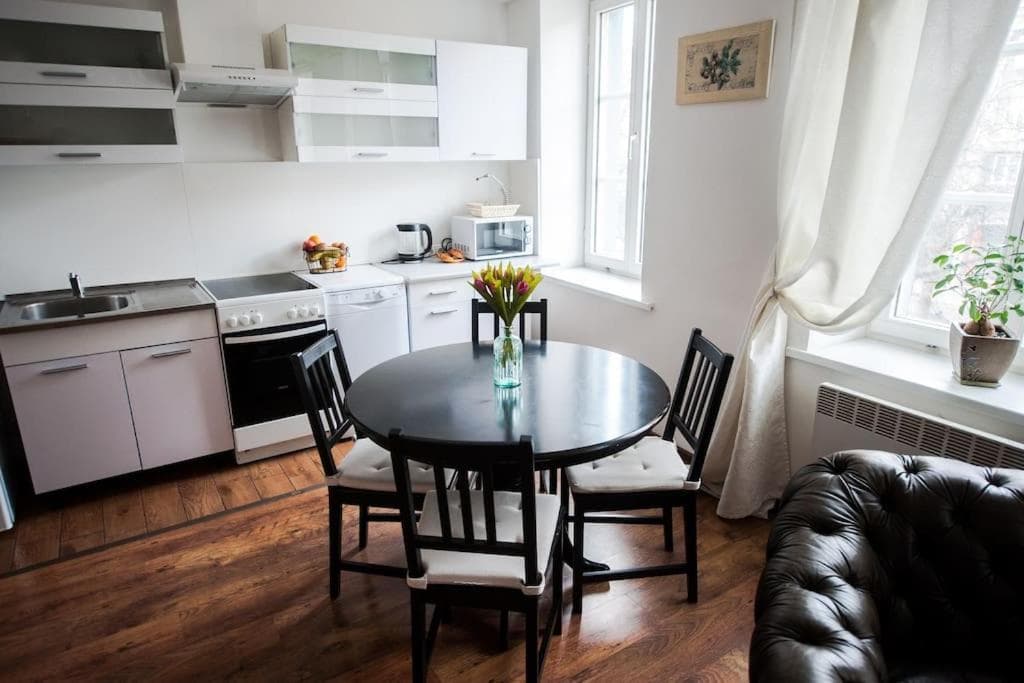 V 18 - Superior & Great Views To Vokieciu Street