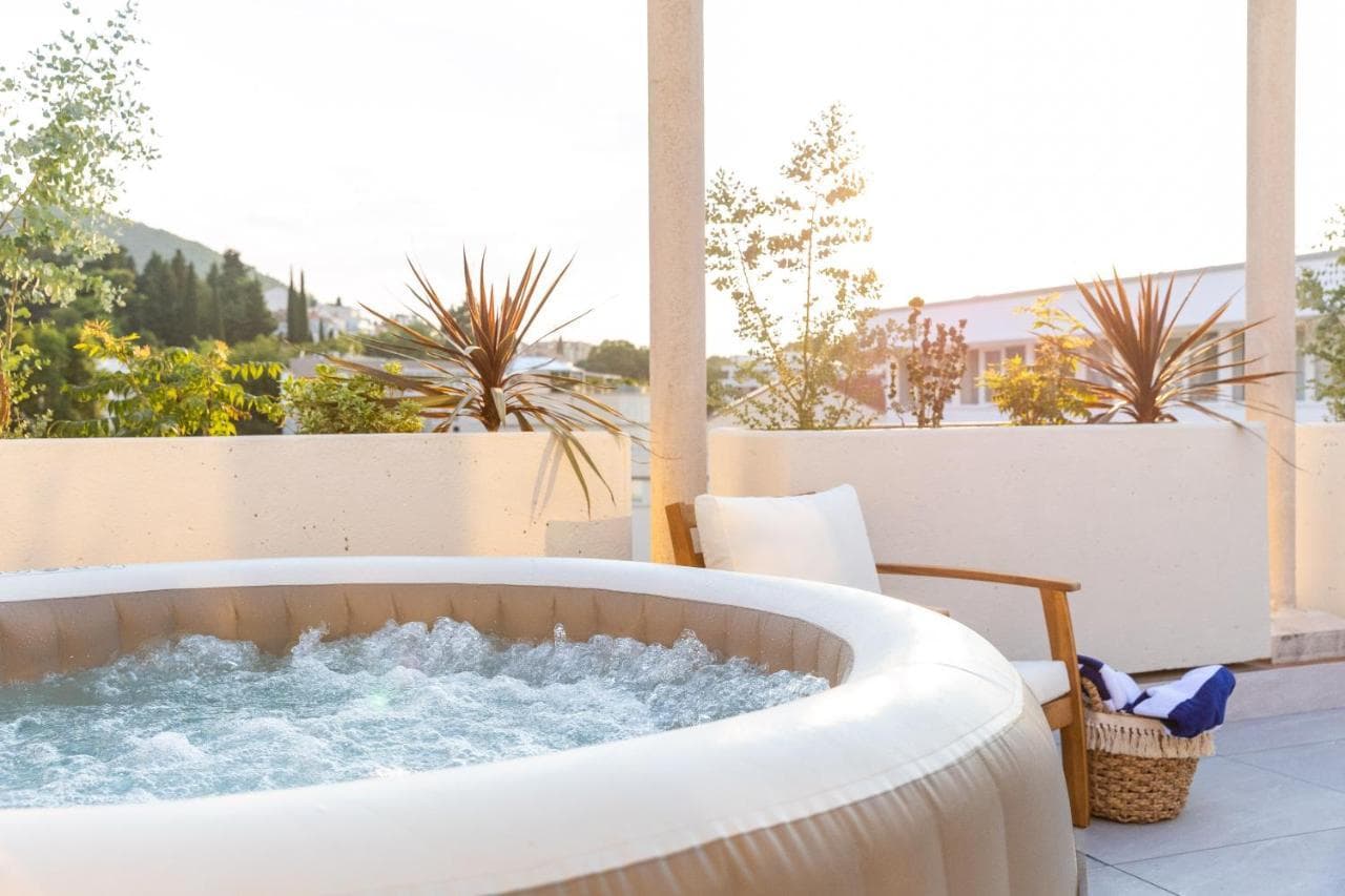 Urban Rooftop Apartment