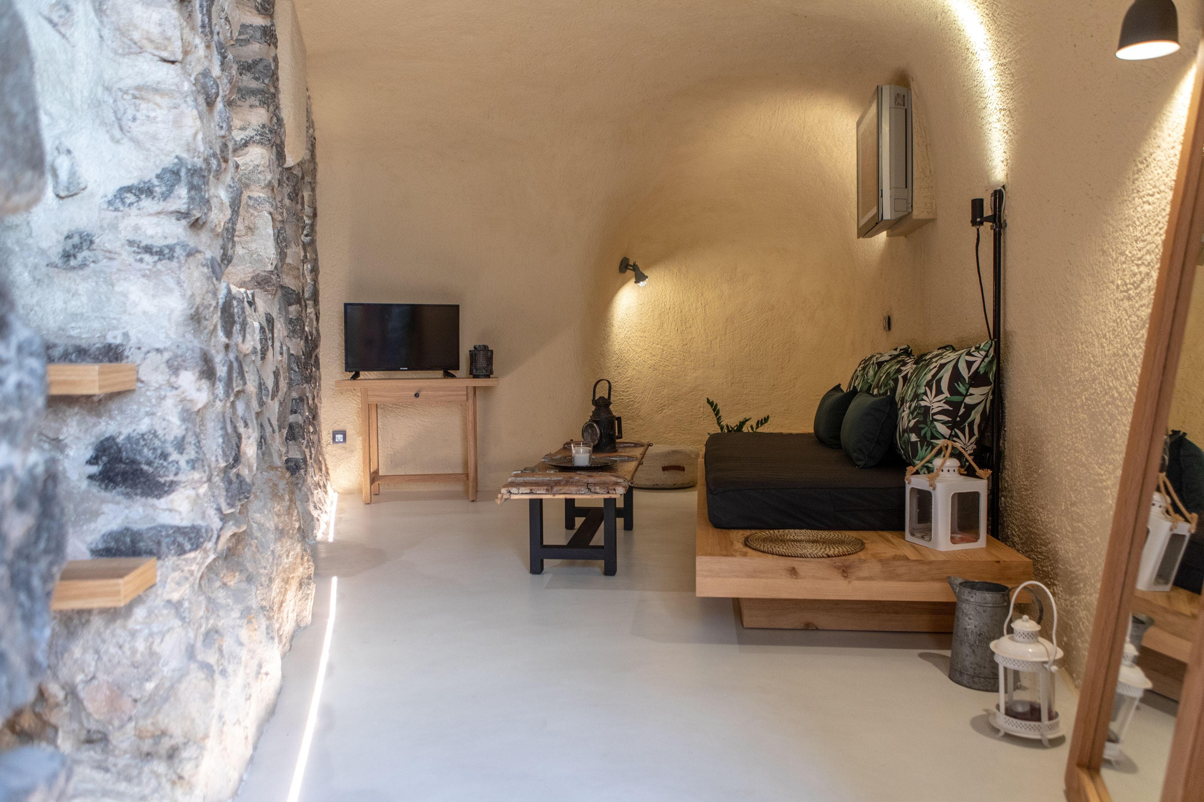 Nalas Cave Suite - Adults Only