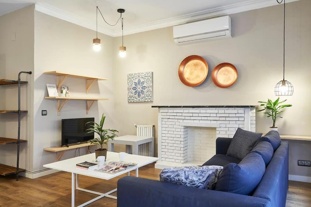 Spacious 3brapartment in Poblesec with Balcony