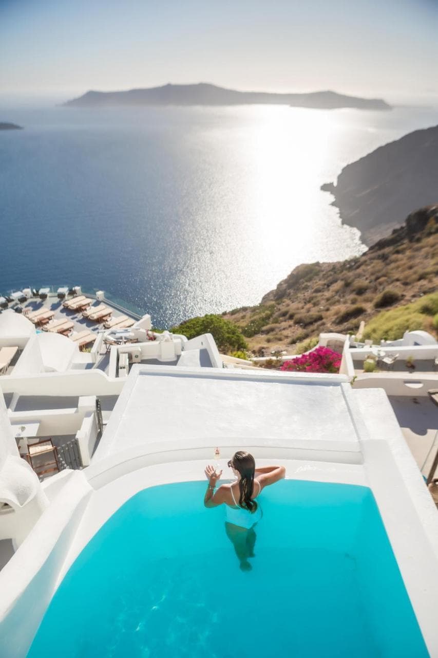 Sun Rocks Luxury Suites