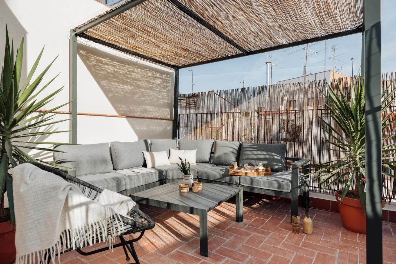 Kevran - 2 Bedrooms And Terrace in Sant Pere