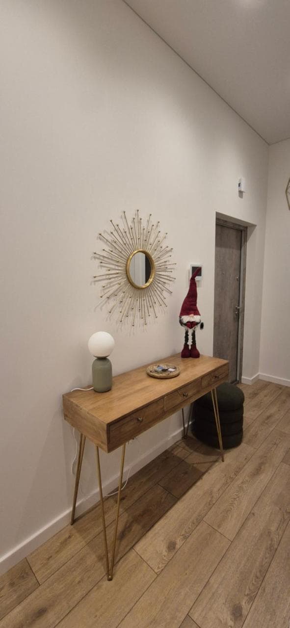 Top Floor, Spacious Apartment W-Balcony & Garage I Cohost (Adults Only)