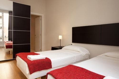 Spacious And Modern Apartment