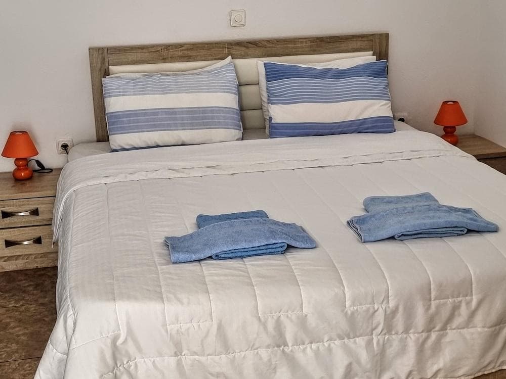 Cycladic Pleasure Houses by the Sea