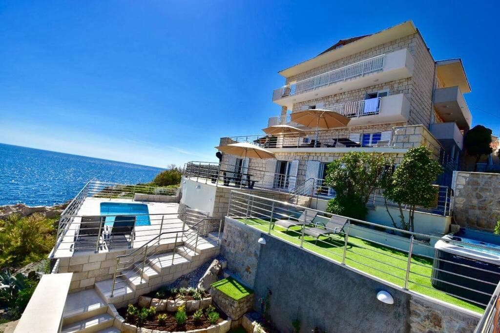 Blue Views Villa with Heated Pool & Jacuzzi