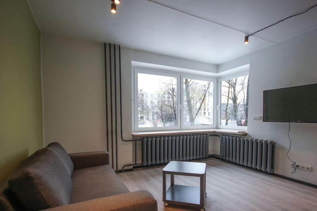 Modern & Cozy Gem - Spacious Central Retreat with Private Entrance