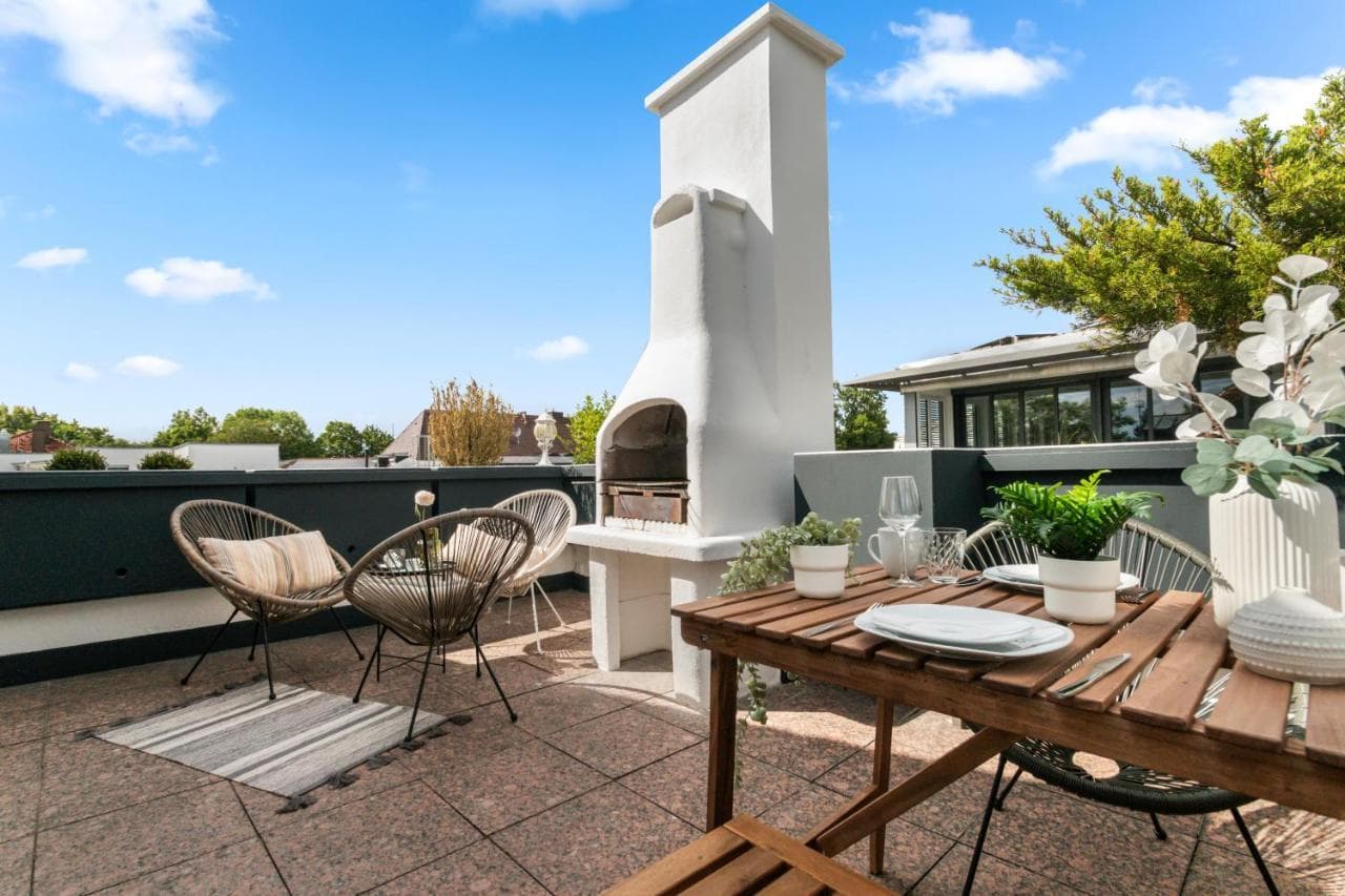 Flatista Homes - Penthouse with Rooftop Gym