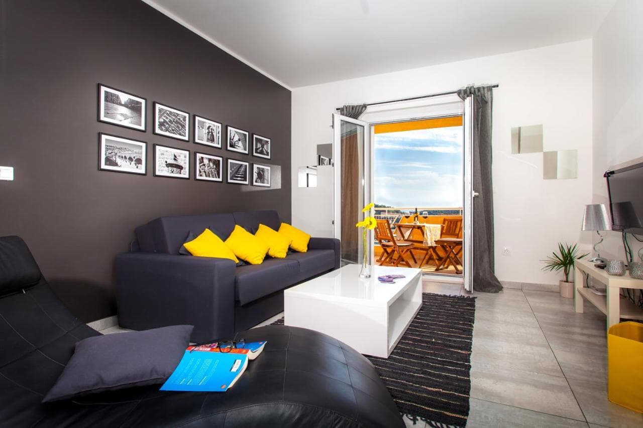 Two Bedroom Apartment with Sea View & Balcony