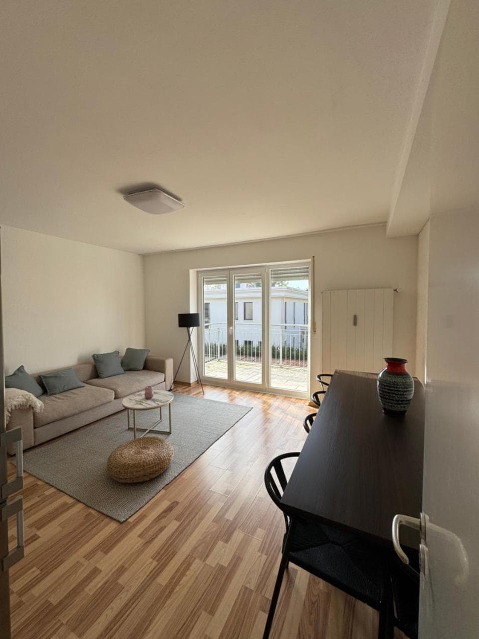 Quiet Family Apartment - 10 Min To Center & Oktoberfest - Free Parking - Balcony - Near Nymphenburg Palace & Botanical Garden